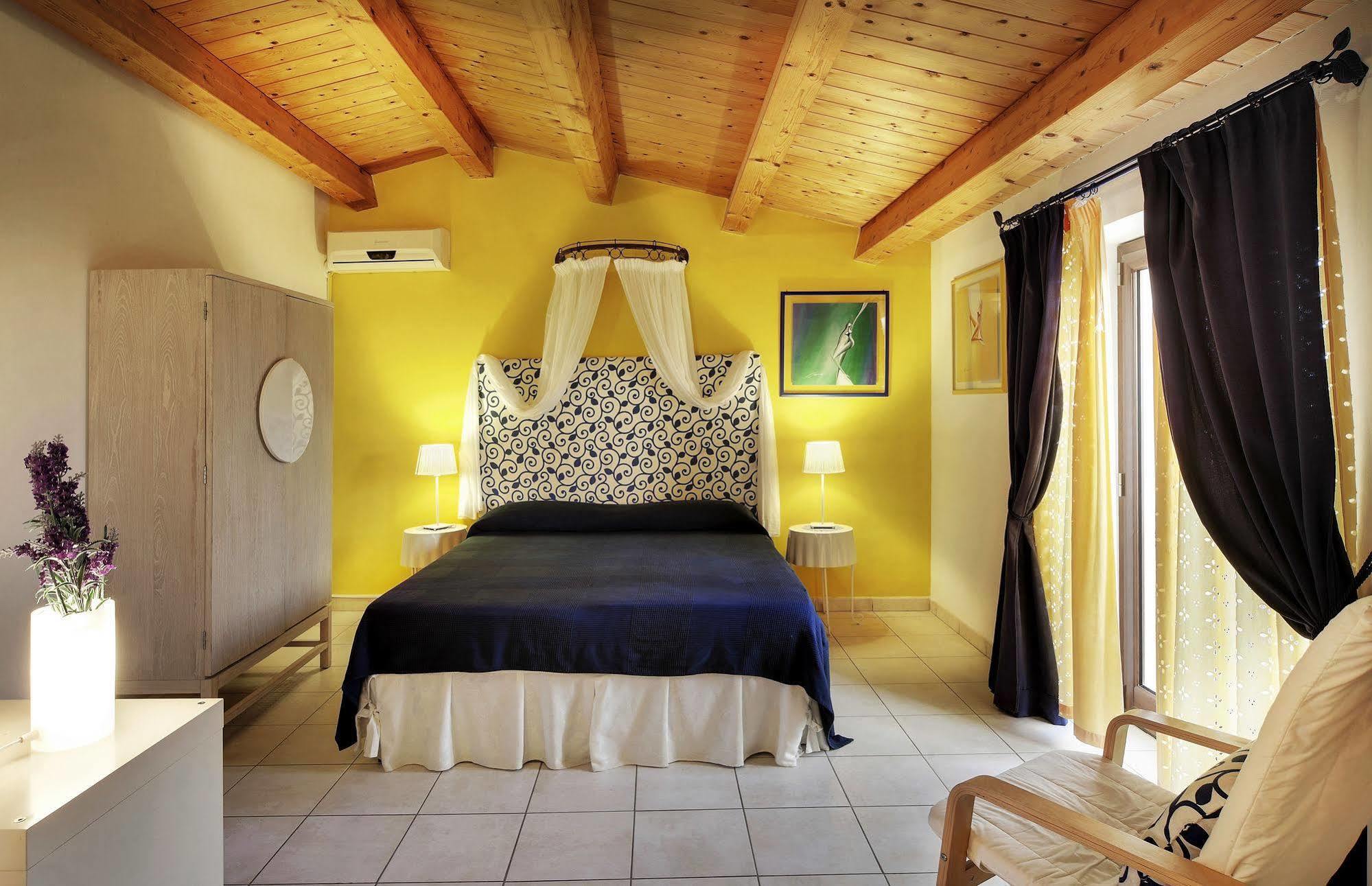Villa U Marchisi B&B 希克利 外观 照片