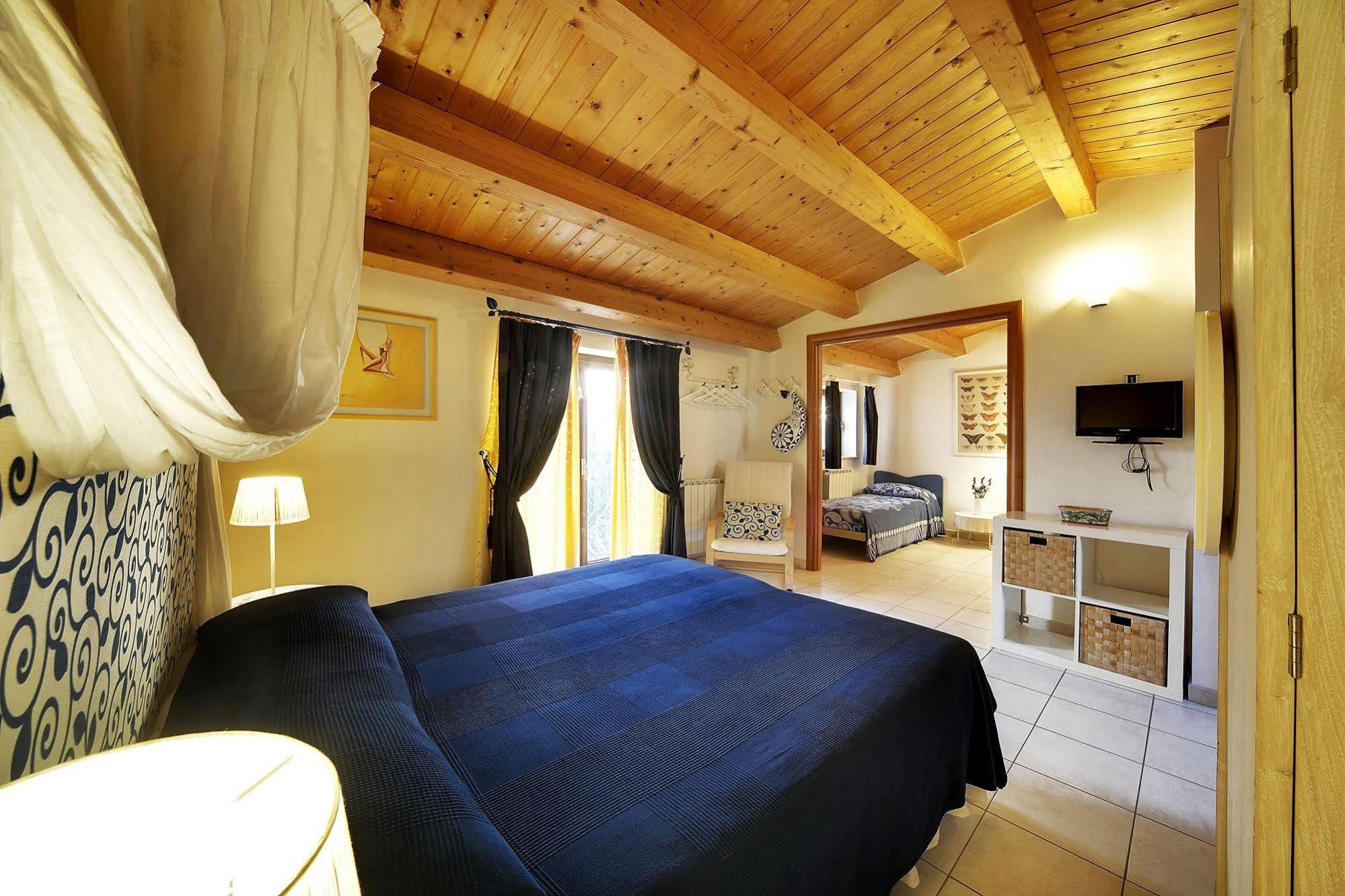 Villa U Marchisi B&B 希克利 外观 照片